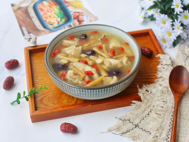 黄芪党参土鸡汤