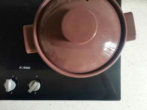 大火煮开盖上锅盖转小火慢炖1个半小时，