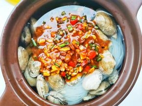 加水没过食材，倒入料汁，