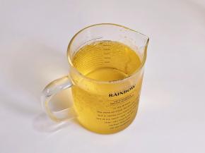 茉莉花茶提前泡好冷藏。