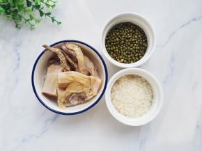 准备好所有食材。