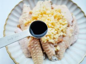 加2勺生抽，1勺料酒，