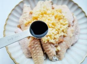 加2勺生抽，1勺料酒，