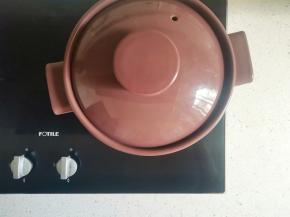 大火煮开转小火慢炖1小时。