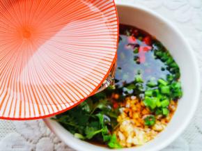 十半碗凉白开搅拌均匀，