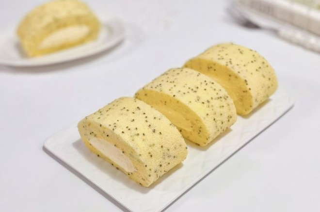 奇亚籽奶油蛋糕卷