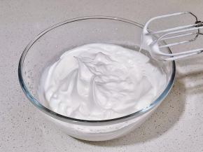 打至提起打蛋器有弯勾即可。