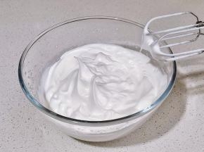 打至提起打蛋器有弯勾即可。