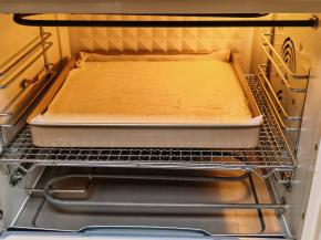 入烤箱中层，上一层140度烤35分钟。