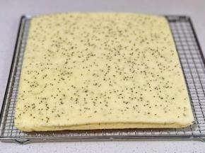 出炉后散热1分钟，再倒扣晾至余温。