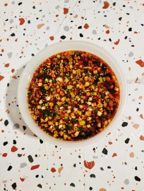 调好的料汁儿放在一旁备用！(冰箱冷藏一个小时味道更好哦！)