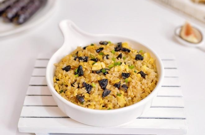 墨斗鱼肠蛋炒饭