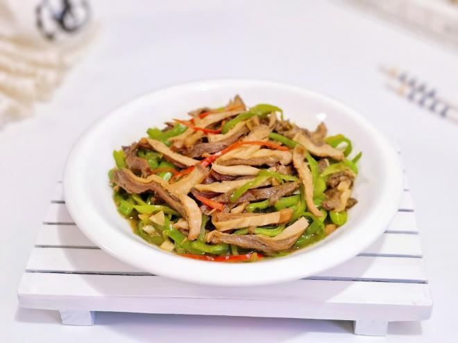 青红椒炒肚丝