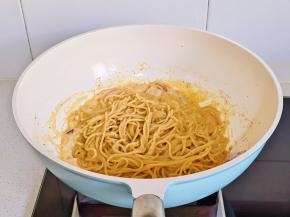 再倒入奶油炒至浓稠关火。