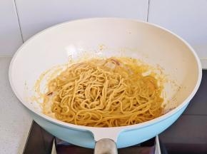 再倒入奶油炒至浓稠关火。