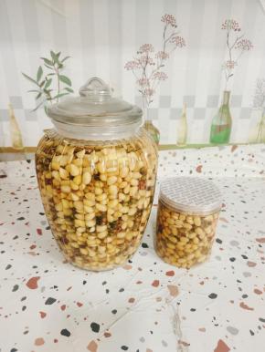 盖紧，密封好，一个星期就可以吃到又麻又香的麻豆啦！有条件的可以半个月后放入冰箱冷藏保存！保持口感不变！(每次取麻豆的时候，要保证勺子是干净无油无生水的哦！)