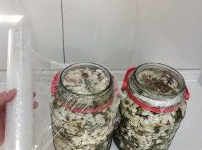 用保鲜膜封口！