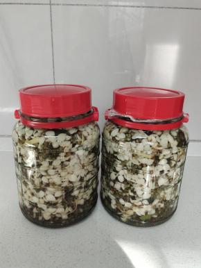 再拧紧盖子，密封好！半个月后就可以吃到麻嗖嗖的杏仁麻豆了！