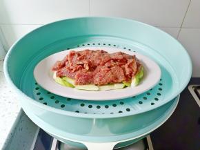 锅里水开，放入蒸屉上