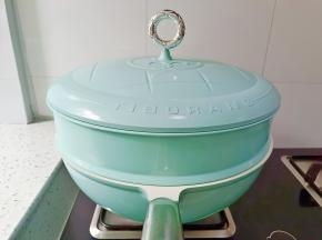 盖上盖子蒸8－10分钟即可！