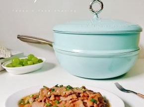 蒸好的牛肉嫩滑可口，丝瓜鲜嫩美味！