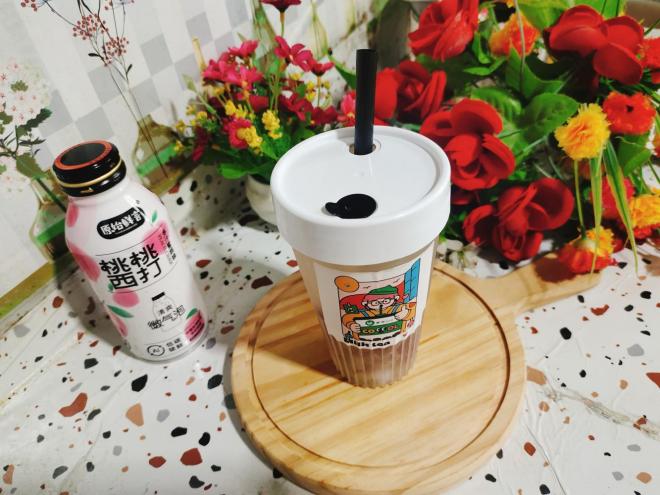 红提桃桃西打水