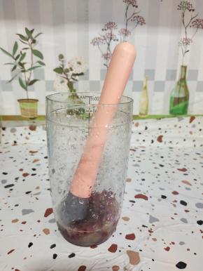 按压出红提的汁水！