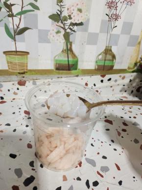 放入一大勺椰果粒！