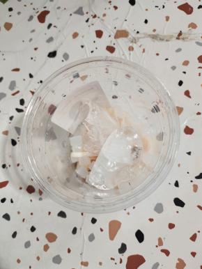 放入适量的冰块！