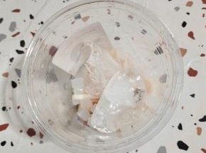 放入适量的冰块！