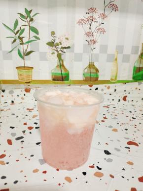 一杯冰凉沁爽的水蜜桃柚柚西打气泡水就做好啦！