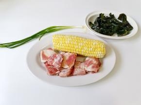 准备好排骨，玉米，海带。