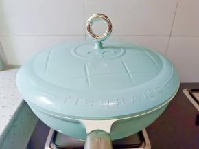 开大火焯水两分钟，焯水后的排骨冲洗干净