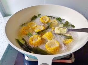 最后加鸡精一勺