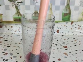 按压出红石榴汁水！