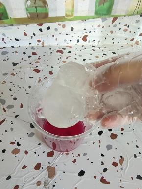 再放入适量的冰块！