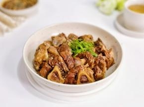 取出装盘即可享用。