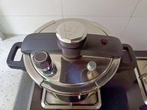 上气后转中火转8分钟