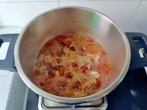 加入黄豆继续转5分钟