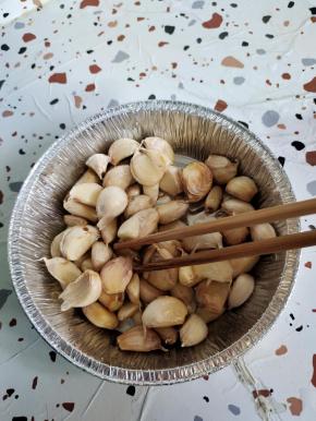 用筷子翻拌均匀！