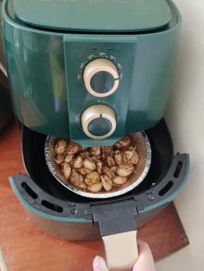 再次放进空气炸锅烤5分钟即可食用！