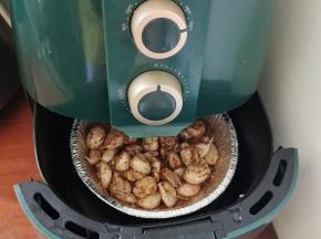 再次放进空气炸锅烤5分钟即可食用！