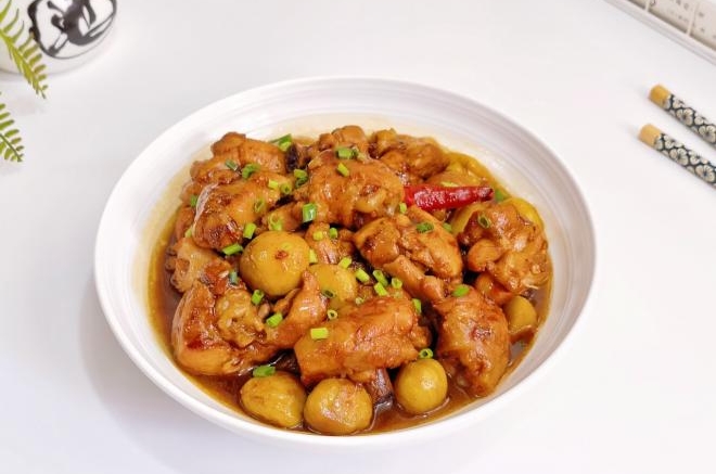 板栗炖鸡块