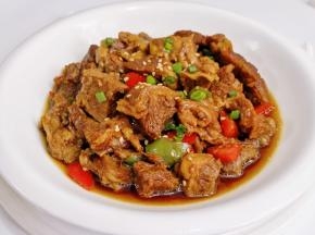 装盘撒葱花芝麻。