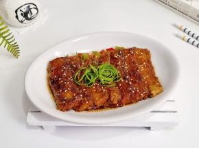 装盘点缀葱丝芝麻。