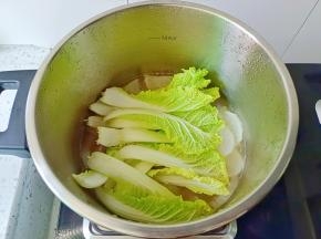 最后加入娃娃菜煮熟即可