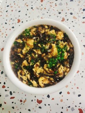 这样做出来的紫菜蛋花汤，蛋花特别的嫩！特别的鲜美！