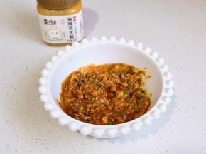 加腐乳搅拌均匀，巨好吃蘸料。