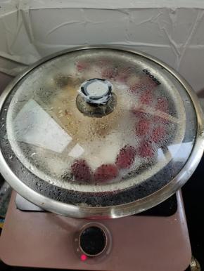 再转小火，盖上盖子，慢炖20分钟！