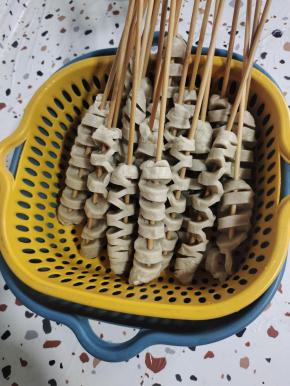 捞出控干水分备用！